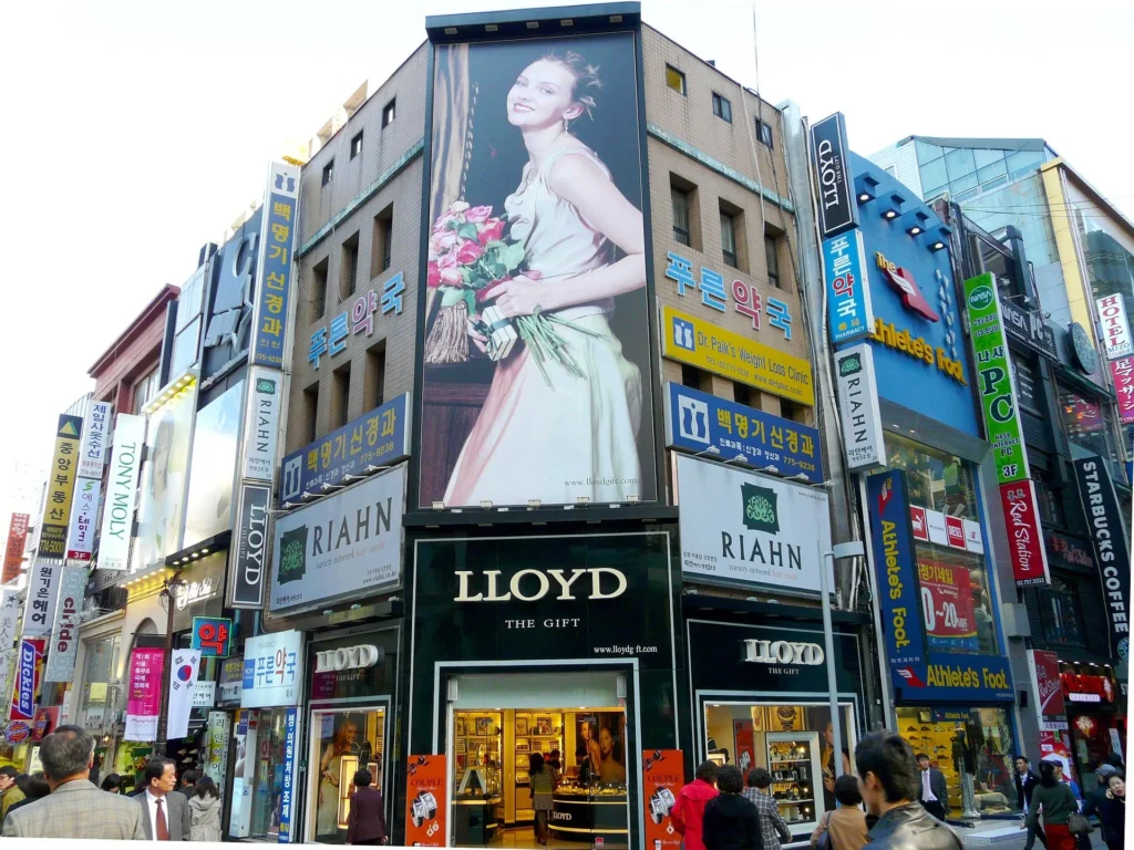 Traditional campaign example compared with digital marketing ROI